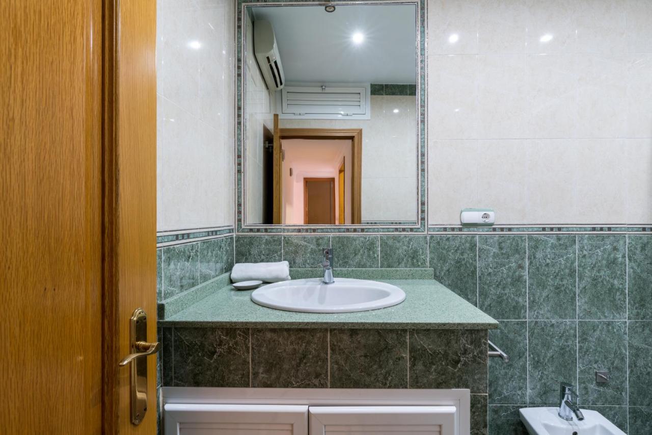 Holi-Rent Salado Apartamento Sevilha Exterior foto